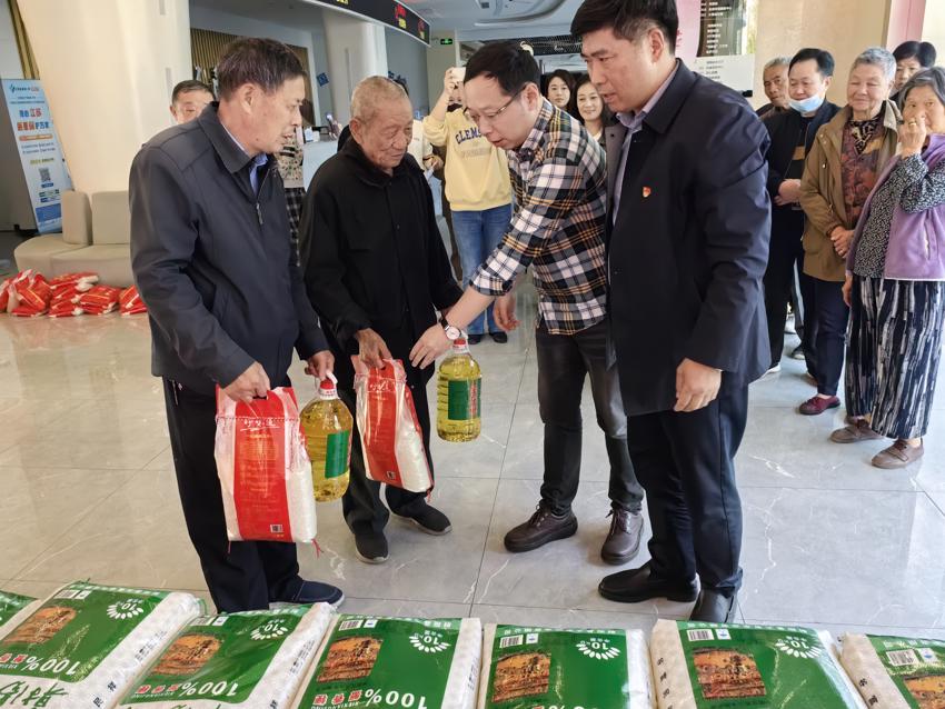 重阳传美德 体彩送温暖 (2).jpg