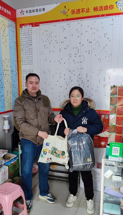 徐州体彩节前慰问走访_副本.jpg