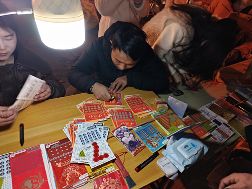 连云港东海体彩开展“体彩新春季 龙腾好运来”地推活动 (2)_副本.jpg