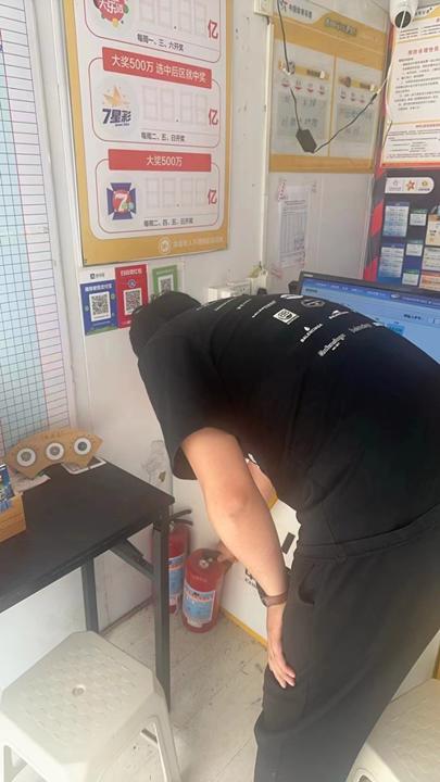 连云港市体彩中心党建与业务深度融合：全面开展2024年度体彩销售场所“安全生产月”活动 (2)_副本.jpg