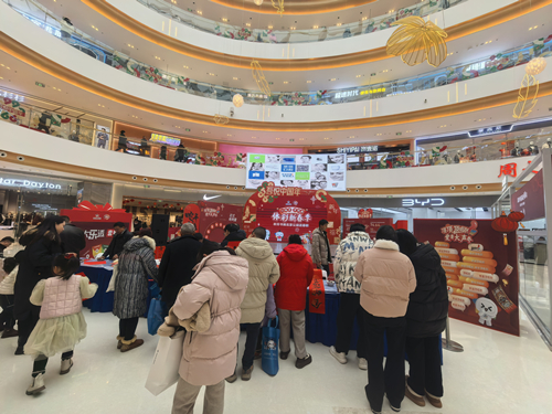 淮安市涟水县体彩中心开展“心相聚、梦同圆体彩新春季”送春联落地地推活动 (4)_副本.jpg