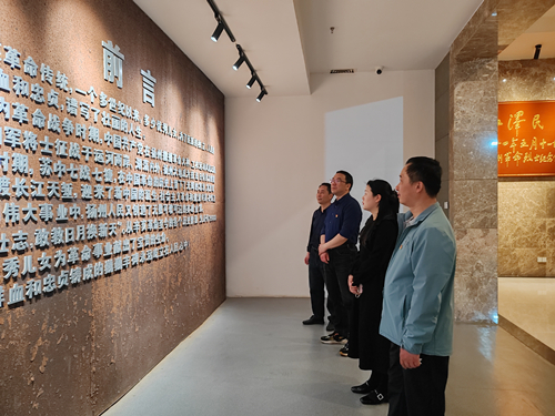 扬州市体彩中心党支部开展“清明祭英烈”主题教育实践活动 (2)_副本.jpg