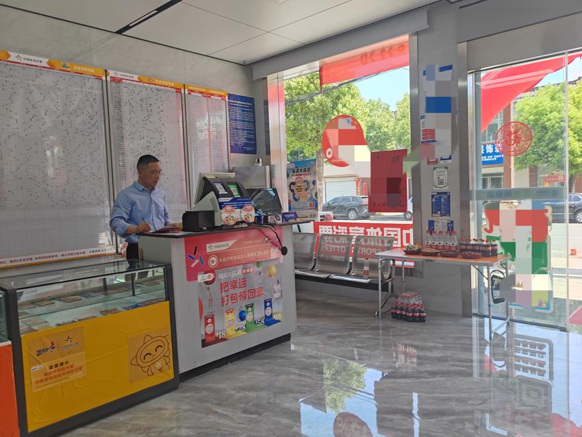 扬州高邮喜中体彩大乐透1166万大奖 网点业主李长龙与大乐透同迎“十八岁” (3).jpg