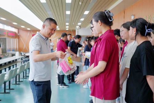 无锡市体彩中心党支部开展“公益体彩 走进运动队”活动 (2)_副本.jpg