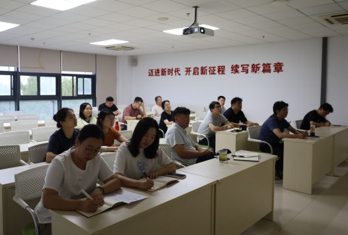 南京市体彩中心组织观看专题教育片 从光辉典范中汲取作风建设力量2_副本.jpg