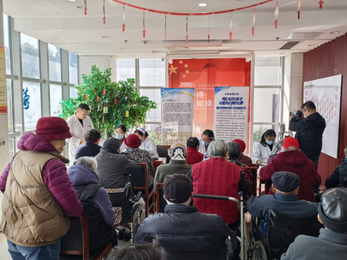 连云港体彩联合眼科医院开展养老院公益义诊活动 (2)_副本.jpg