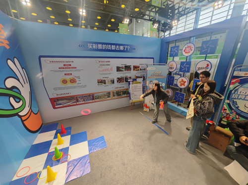 燃爆扬马嘉年华!扬州体彩“安心购彩守护行动”实力圈粉 (4)_副本.jpg