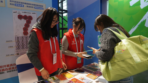 燃爆扬马嘉年华!扬州体彩“安心购彩守护行动”实力圈粉 (2)_副本.jpg