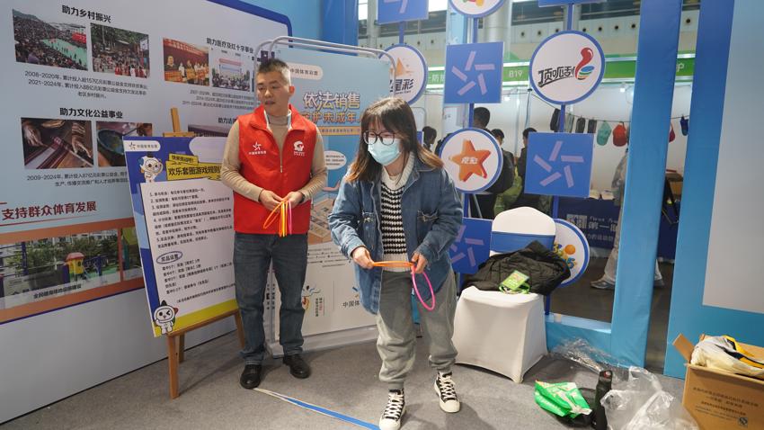 服务一线践初心——扬州体彩党员先锋队护航扬马嘉年华 (2).jpg