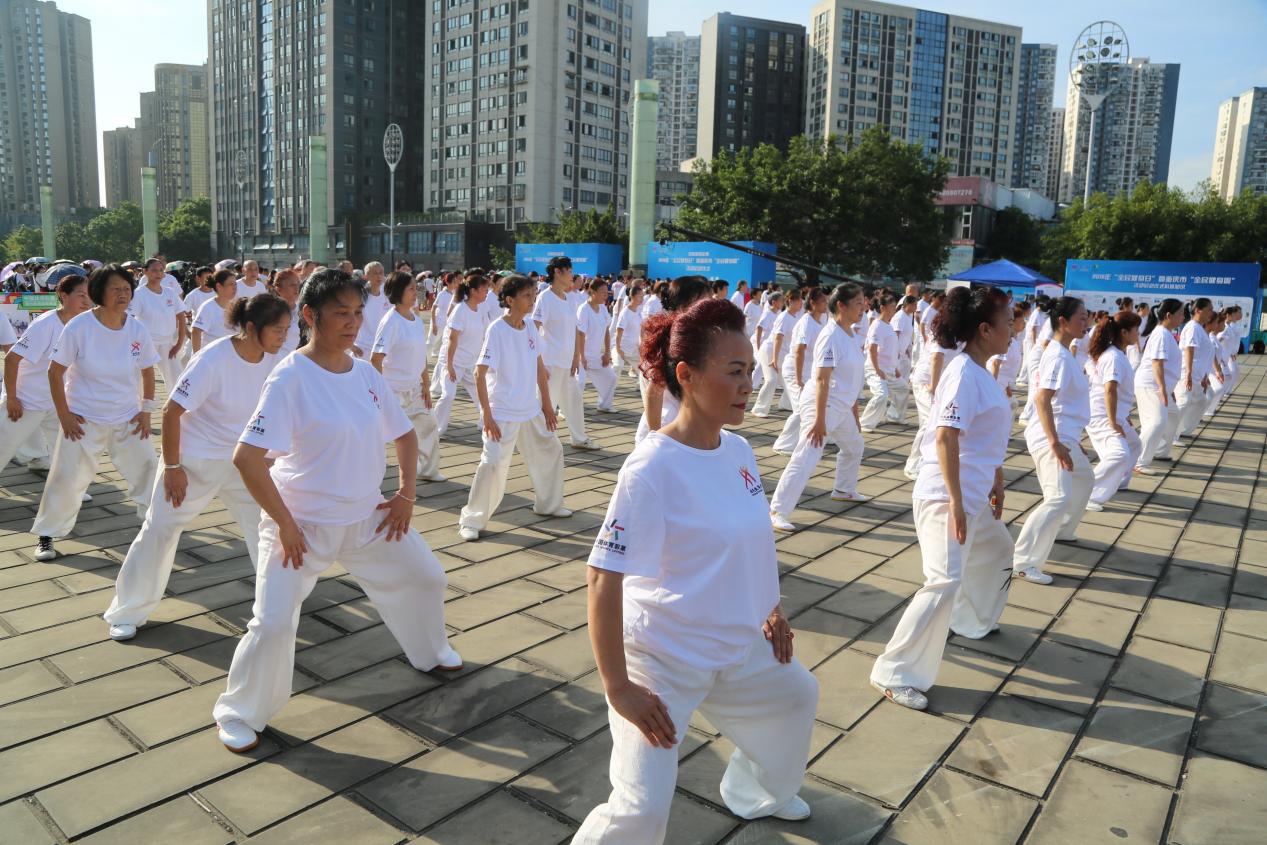 体育类公益活动 中国体育彩票支持全民健身事业的发展，图为重庆市”全民健身周“活动启动仪式