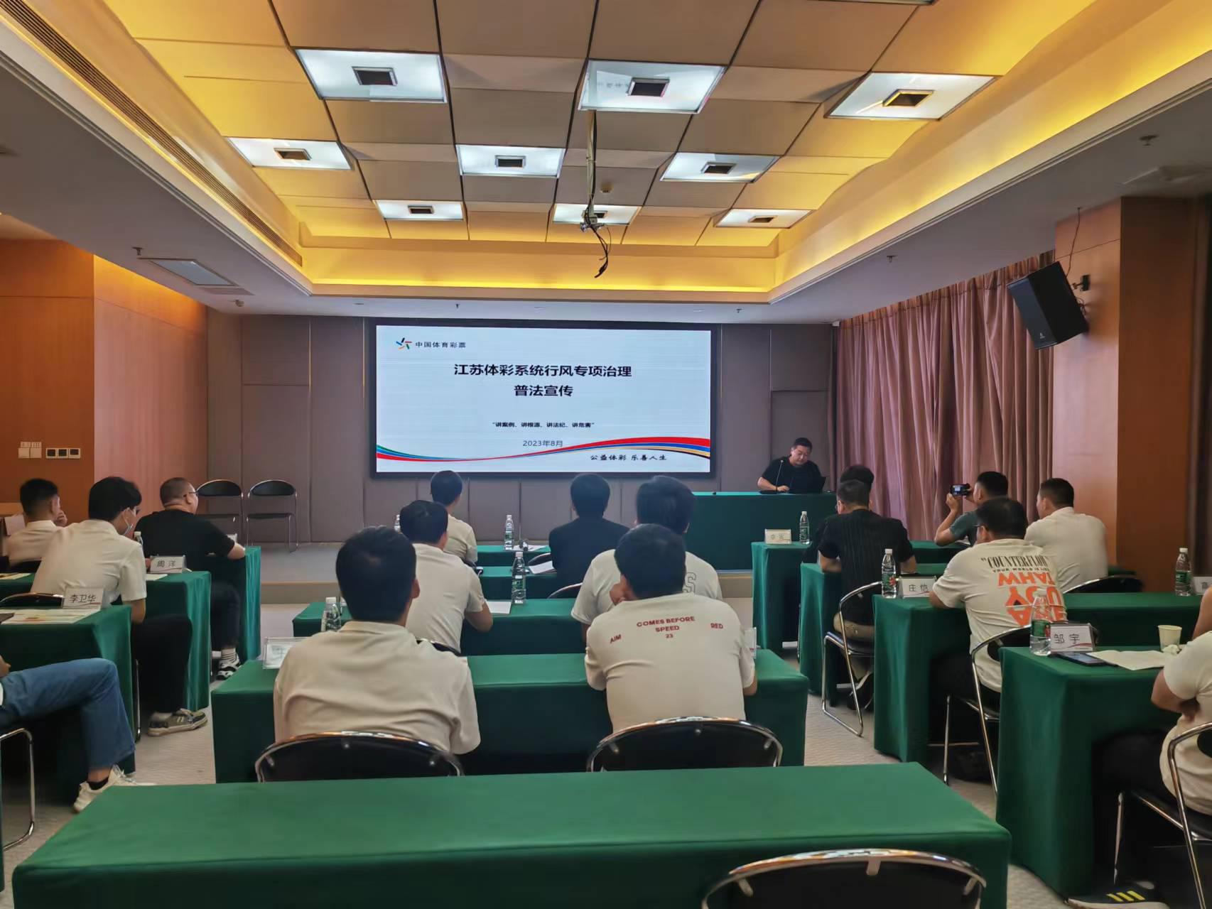 会议室里的人们

描述已自动生成