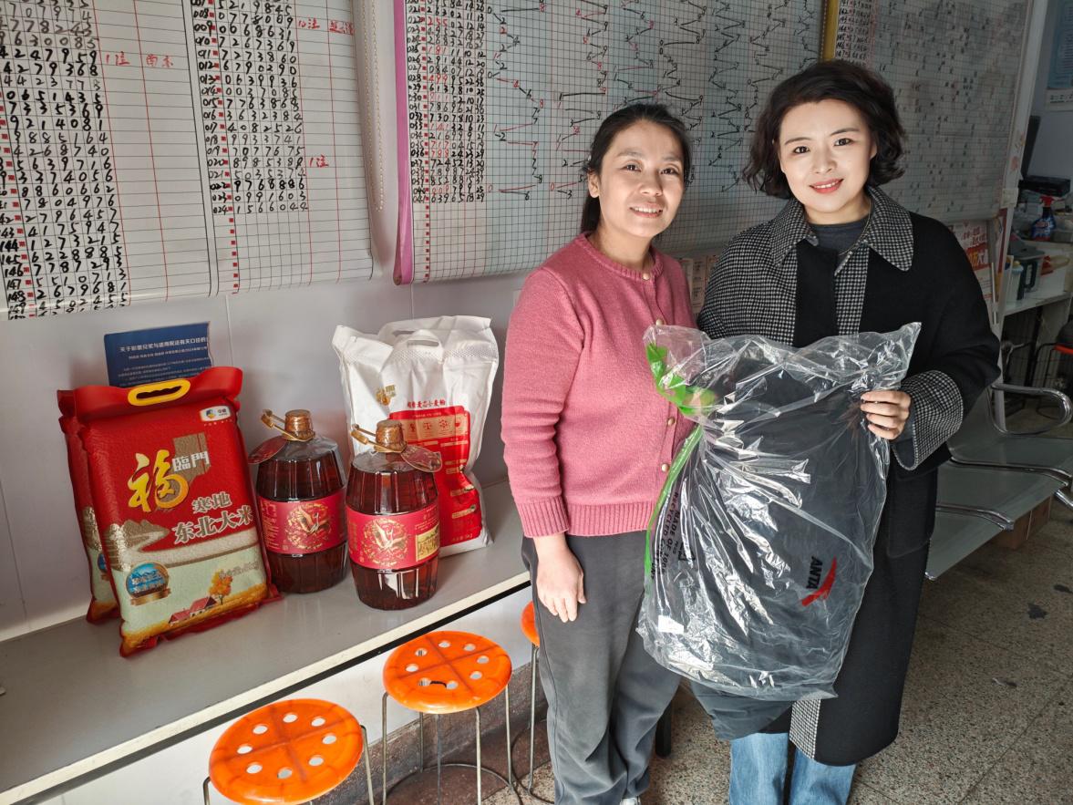 韩书记慰问网点.jpg 韩书记慰问网点.jpg