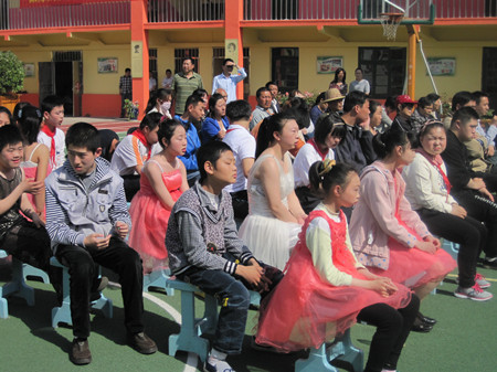 关爱特教 连云港体彩助残日送爱心（李彦慧）2_副本.jpg