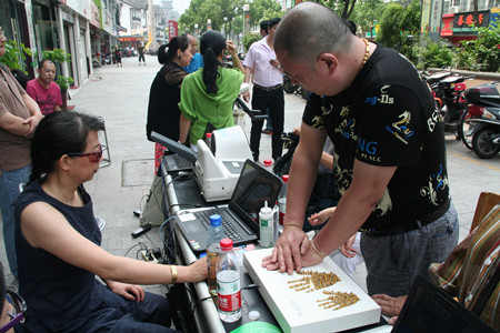 ”体彩送健康 体检公益行“昨日在南禅寺举行2.jpg