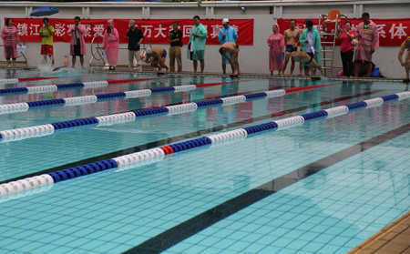 镇江体彩助力全民健身日系列活动——2014”体彩杯“镇江成人游泳大奖赛 照片2a.jpg
