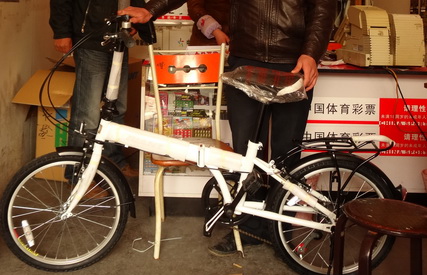 ”明珠“”赤金“送千元奖金，南京溧水彩民笑纳捷安特.jpg