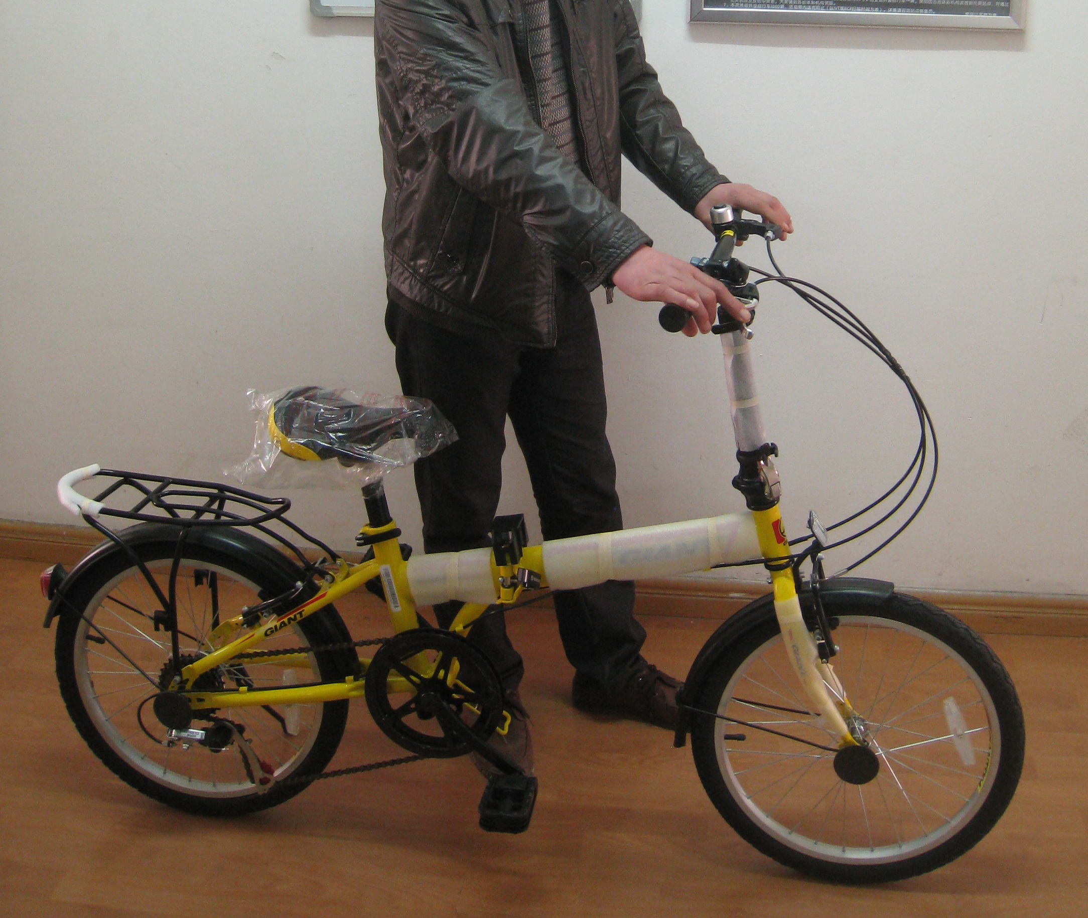 ”黑旋风“第二波来袭 镇江彩民单车好礼送侄女2.jpg