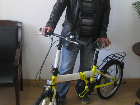 ”黑旋风“好礼送不停 镇江俩彩民同天中得单车 (4).jpg