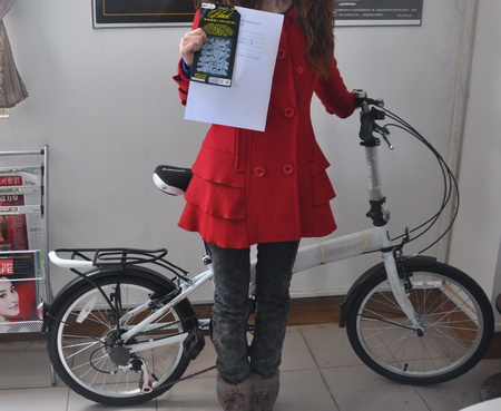 黑旋风与春天有个约会 苏州俊男美女扮靓捷安特1.jpg