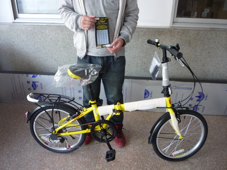 中奖奖金换黑旋风 常州小伙收获万元大奖和单车黑旋风自行车.jpg