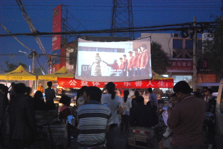 公益体彩送千场体育电影下乡活动 走进徐州丰县 (1).jpg