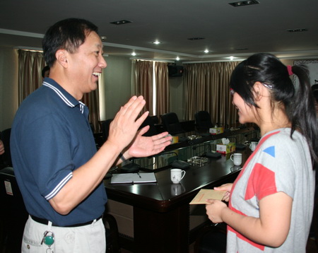 无锡体彩爱心助学 公益行动助困难学子圆梦校园 (2).jpg