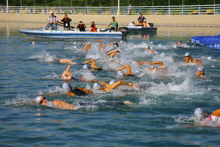 湖光山色尽显豪情 宿迁体彩助力生态四项公开赛 (1).jpg