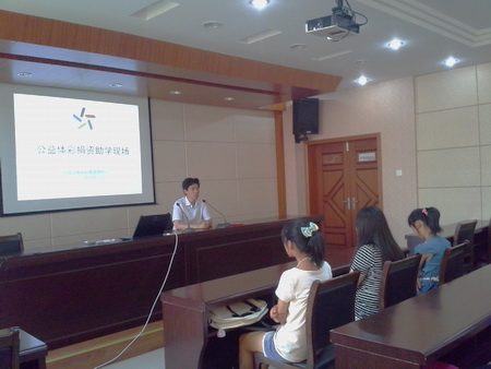 丹徒体彩开展帮困助学活动 为高考学子圆梦校园1.jpg