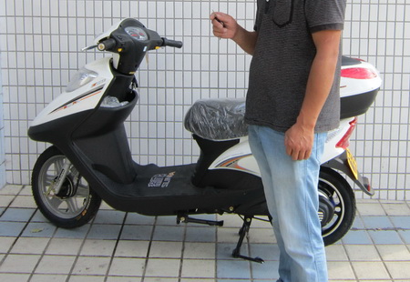 盐城东台彩民体验2013年NBA主题票 电动车赢回家2.jpg