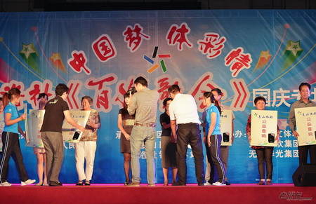 丰富市民生活 惠山区中国梦体彩情百姓歌会开唱3.jpg