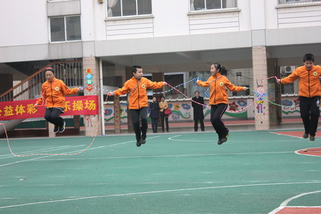 绳舞飞扬 南京体彩快乐操场活动走进山西路小学 (2).jpg