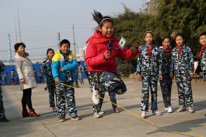 公益体彩、快乐操场走进镇江 关爱外来务工子弟 (5).jpg