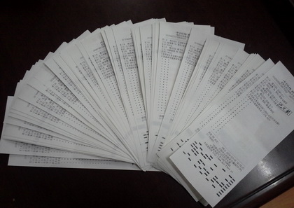 竞猜中奖传递快乐 镇江多位彩民冒雨领取万元奖11929.jpg