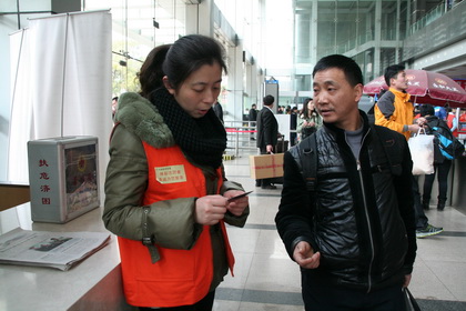 无锡体彩开展志愿者活动 用实际行动传递雷锋精神 (1).jpg