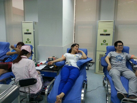 江阴体彩中心组织公益无偿献血活动2_副本.jpg