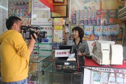 好运不断 扬州彩民喜获体彩”7位数“238万大奖 (2).jpg