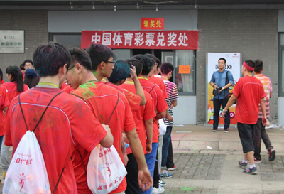 传递公益理念 体彩助力”扬马&bull;邗江金秋缤纷跑“ (2).jpg