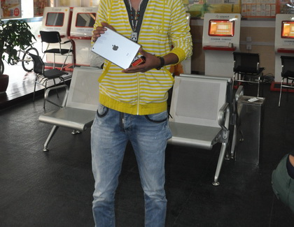 苏州彩民喜中”金玉满堂“千元奖金   iPad mini捧回家2.jpg