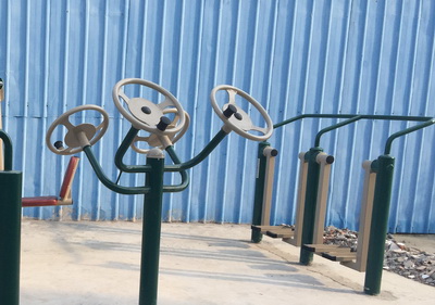 健身器材进社区 居民锻炼享健康.jpg