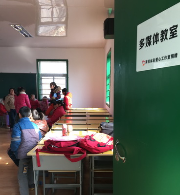 多媒体教室落户宁燕外来工子弟小学.jpg