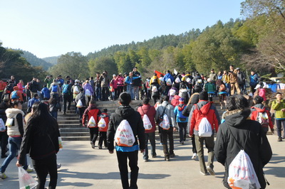 新年首日成全民健身日 中国体育彩票元旦登高活动在苏州开展2.jpg