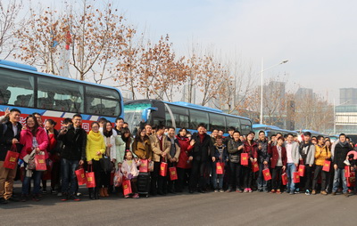 ”体彩相伴，温暖回家路“，12辆爱心大巴驶往家的方向5.jpg