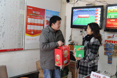 慰问体彩网点，向销售员们表示感谢2.jpg