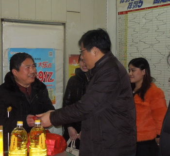 走访慰问困难家庭 ”爱心暖冬“宿迁体彩在行动.jpg