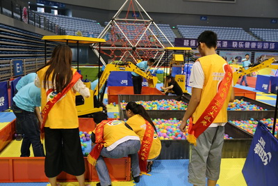 镇江体彩开启乐透之旅 销售员彩民共享亲子时光 (2).jpg