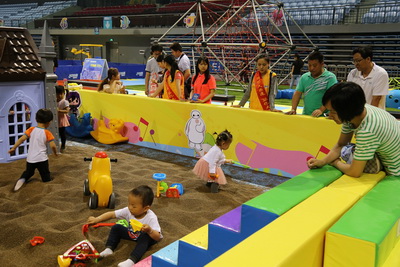 镇江体彩开启乐透之旅 销售员彩民共享亲子时光 (6).jpg