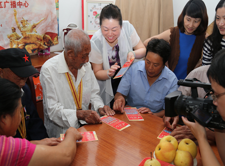 7、 践行公益责任    镇江体彩中秋前开展为”抗战老兵“圆梦活动照片.jpg