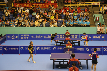 1.为国乒健儿加油 镇江体彩助力”2015国家乒乓球比赛争位赛“照片.jpg